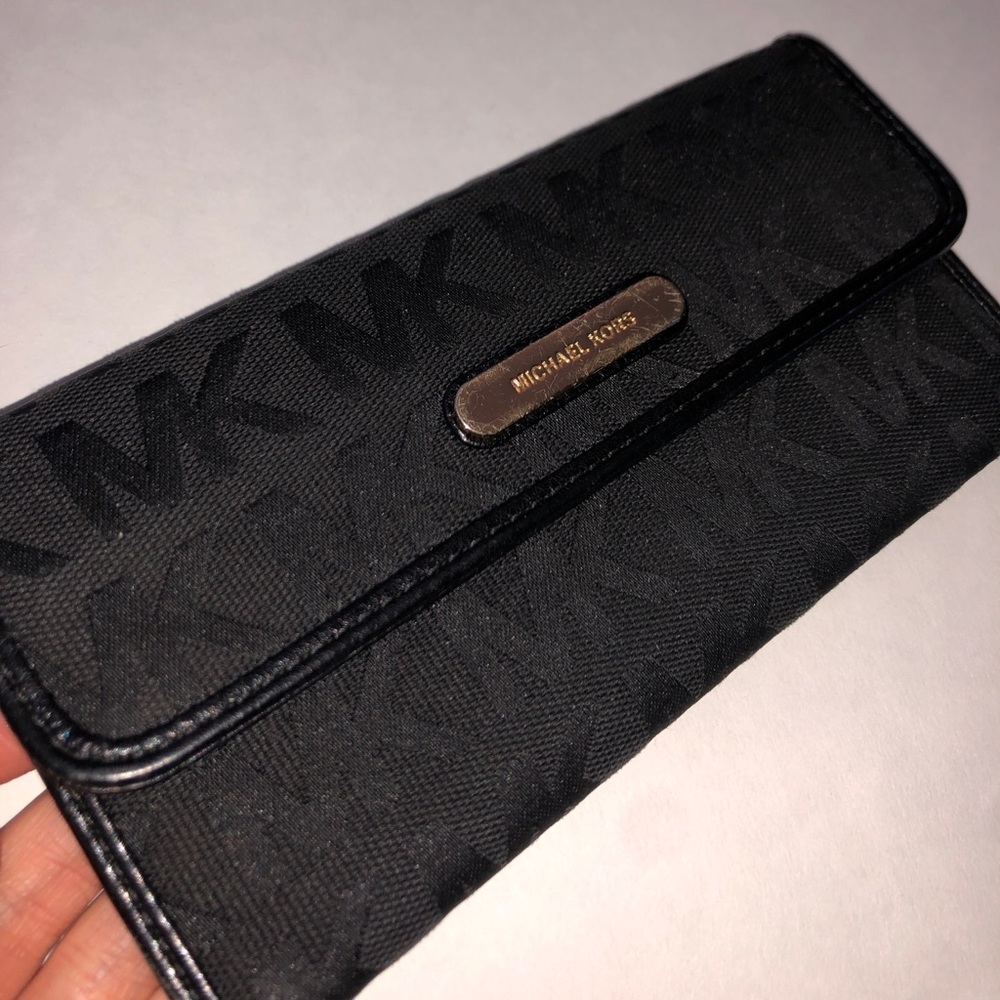 Thin Michael Kors wallet